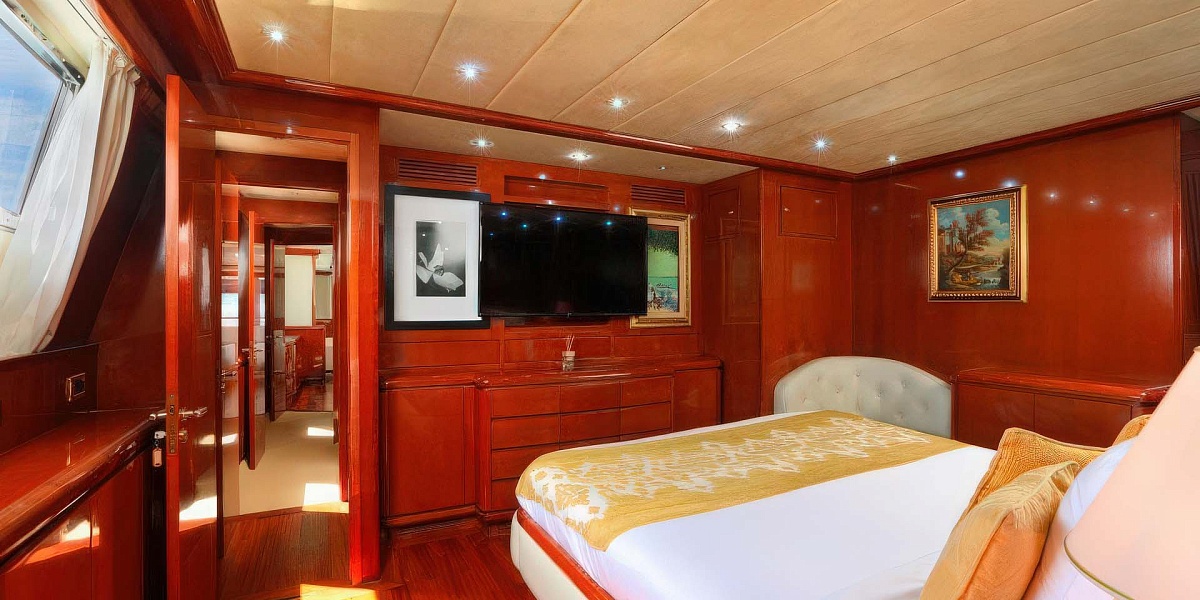 Аренда мега яхты Falcon 106 Demarest на Пхукете - Таиланд